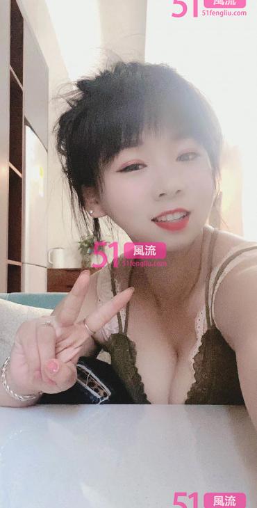 可爱大胸小妹