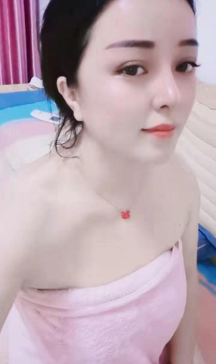 超级大胸妹