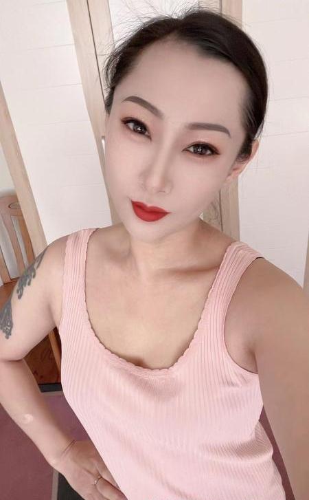 黑丝小少妇