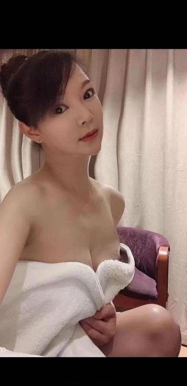 合肥长腿喷水美女